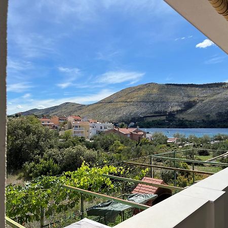 Apartmani Mlinar - Two Bedroom Apartment With Seaview Гребастика Экстерьер фото