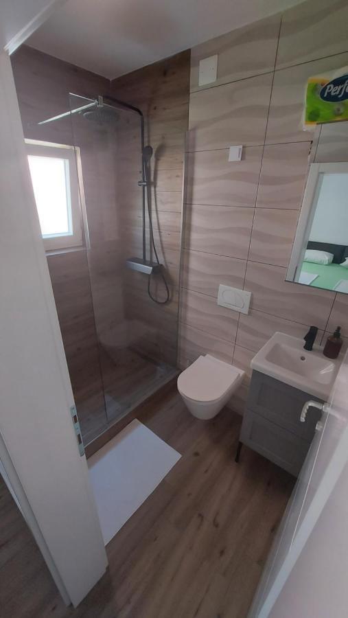 Apartmani Mlinar - Two Bedroom Apartment With Seaview Гребастика Экстерьер фото