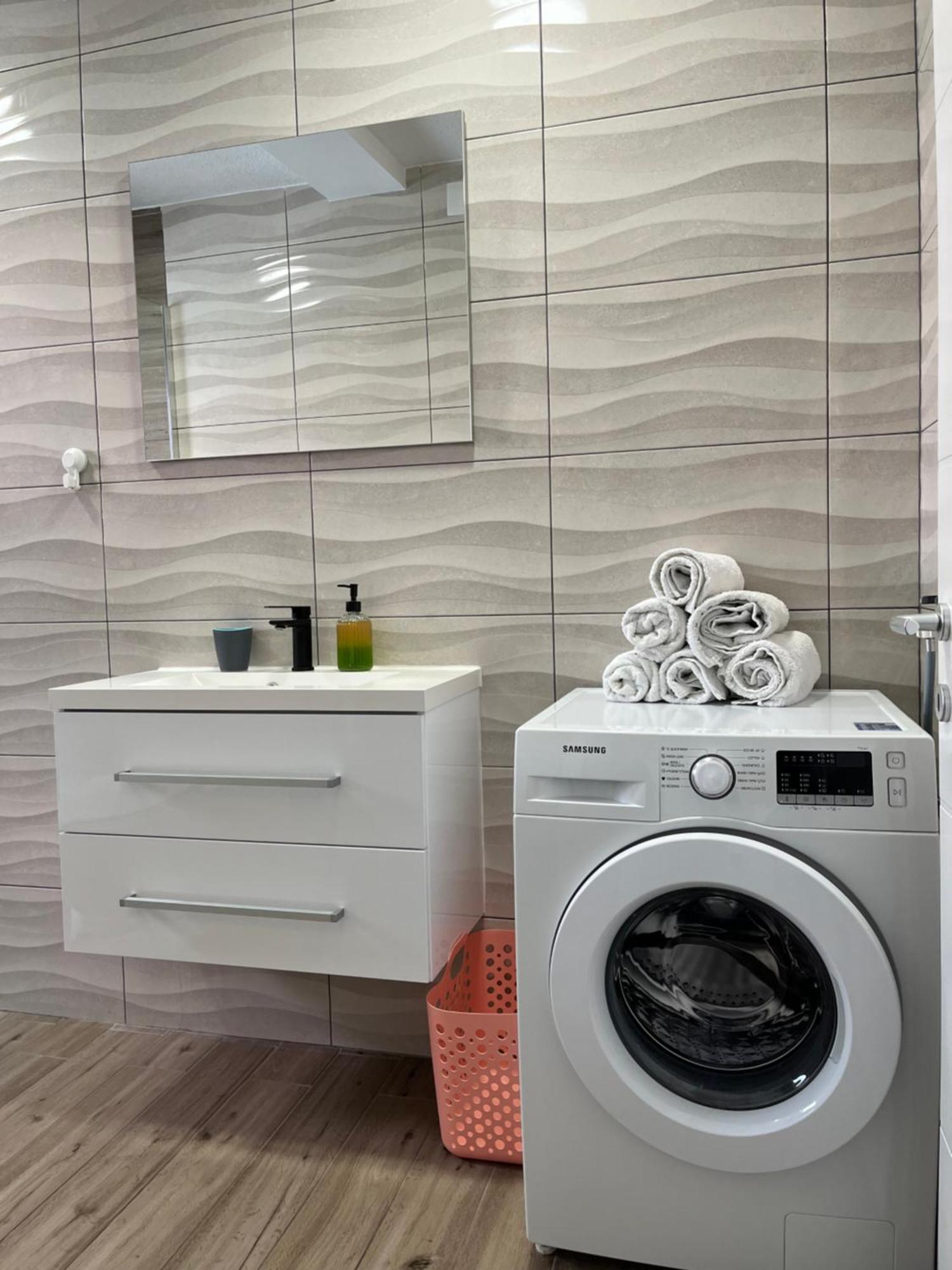 Apartmani Mlinar - Two Bedroom Apartment With Seaview Гребастика Экстерьер фото