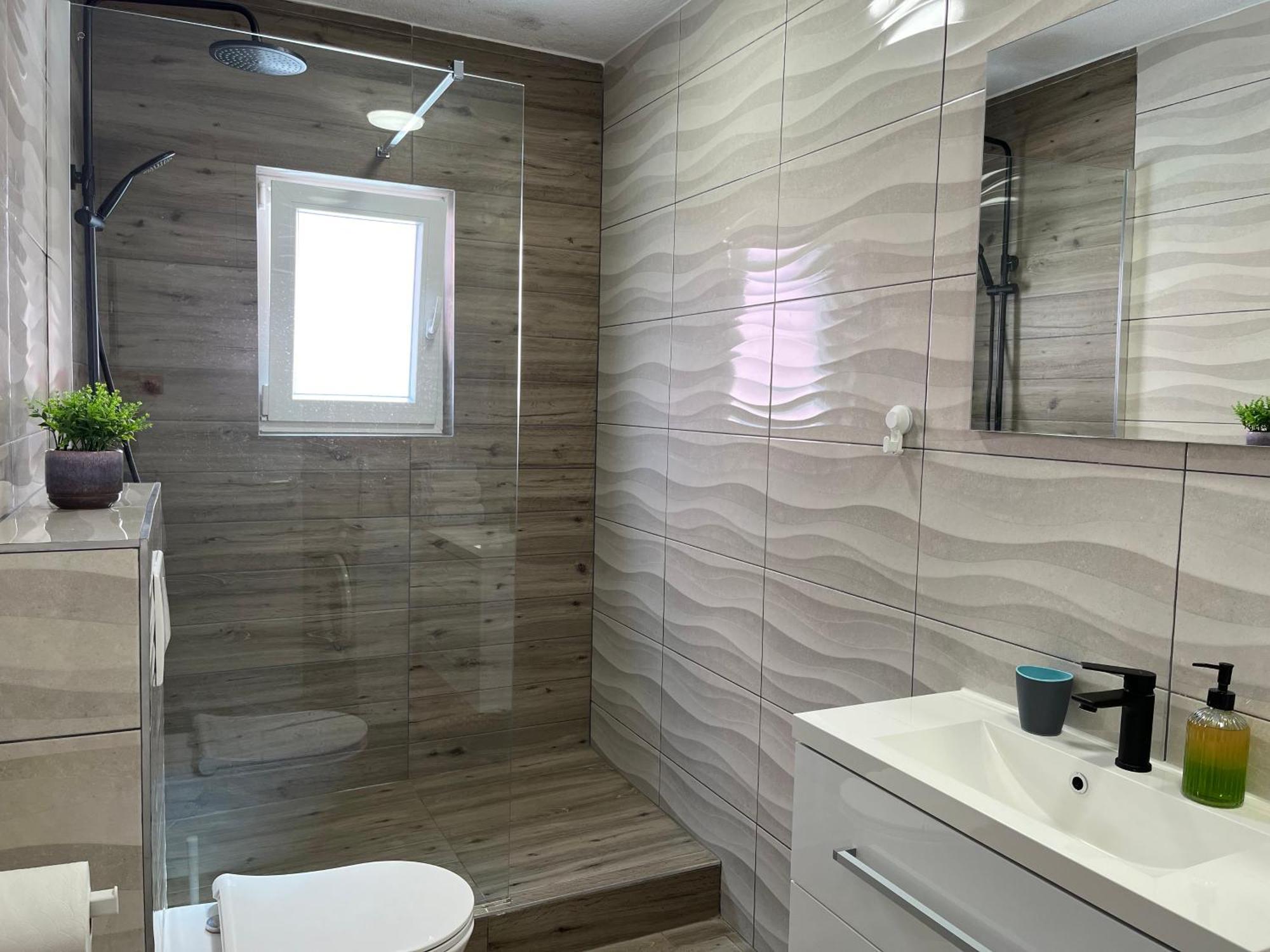 Apartmani Mlinar - Two Bedroom Apartment With Seaview Гребастика Экстерьер фото