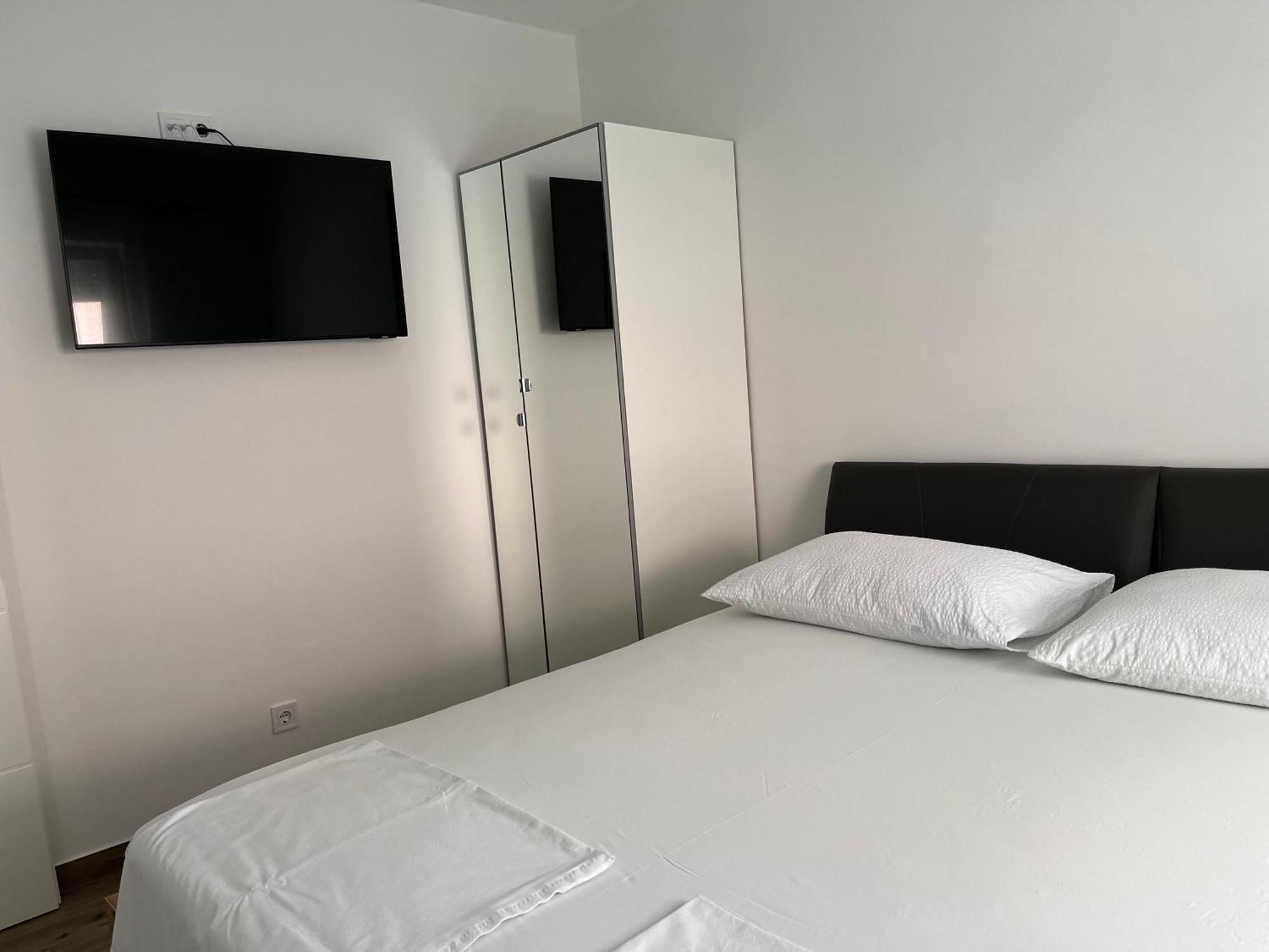 Apartmani Mlinar - Two Bedroom Apartment With Seaview Гребастика Экстерьер фото